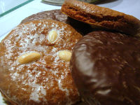 Foto: Leon Brocard from London, UK, http://commons.wikimedia.org/wiki/File%3AN%C3%BCrnberger_Lebkuchen.jpg